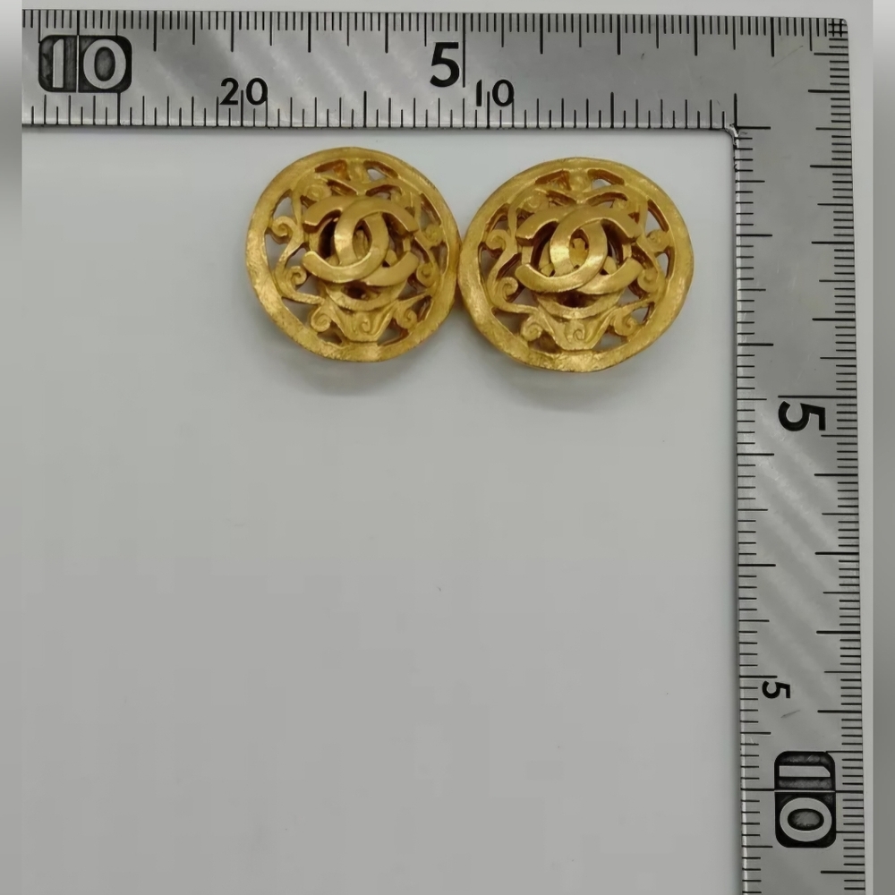 ❌️SOLD❌️🔥24K Chanel Flower Interlocking Coco Gold Plated Vintage 1995 Openwork - Picture 12 of 12